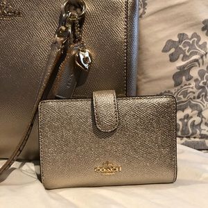 COACH MEDIUM METALLIC PLATINUM LEATHER WALLET